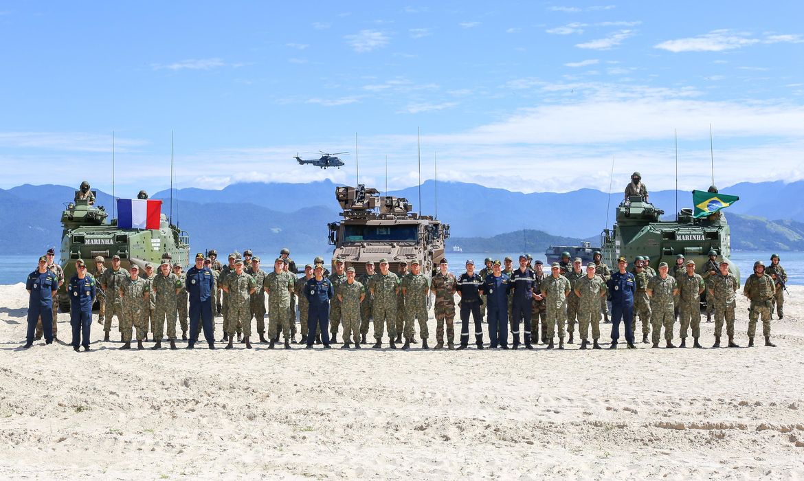 Rio de Janeiro (RJ), 23/04/2026 - FOTO DE ARQUIVO - O grupo naval francês Jeanne D`Arc realiza, no Rio de Janeiro, uma das principais missões de formação e projeção da Marinha Nacional Francesa. Mais de 1,3 mil militares franceses e brasileiros participam da ação que busca desenvolver técnicas de trabalho em comum entre Marinha e Exército franceses e a Marinha do Brasil. Foto: Marinha do Brasil/Divulgação