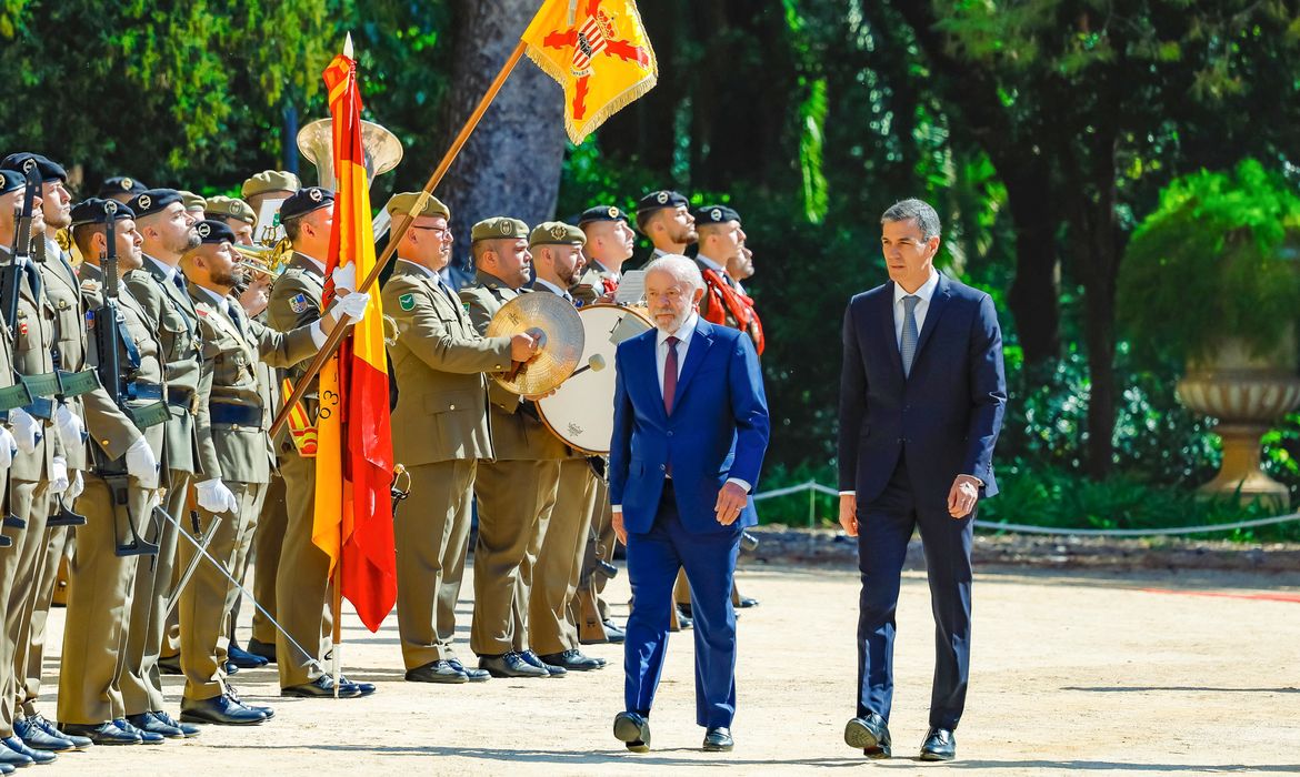 17.04.2026 – Presidente da República, Luiz Inácio Lula da Silva, durante cerimônia oficial de chegada. Jardins do Palácio de Pedralbes, Espanha.

Foto: Ricardo Stuckert / PR