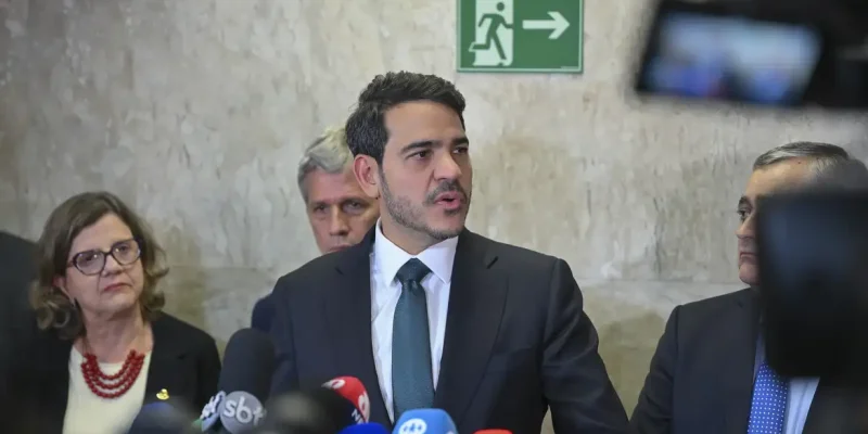 Jorge Messias concede entrevista após Senado Federal rejeitar a sua indicação para a vaga de ministro do Supremo Tribunal Federal (MSF 7/2026). Foram 42 votos contrários e 34 favoráveis.

Foto: Ton Molina/Agência Senado