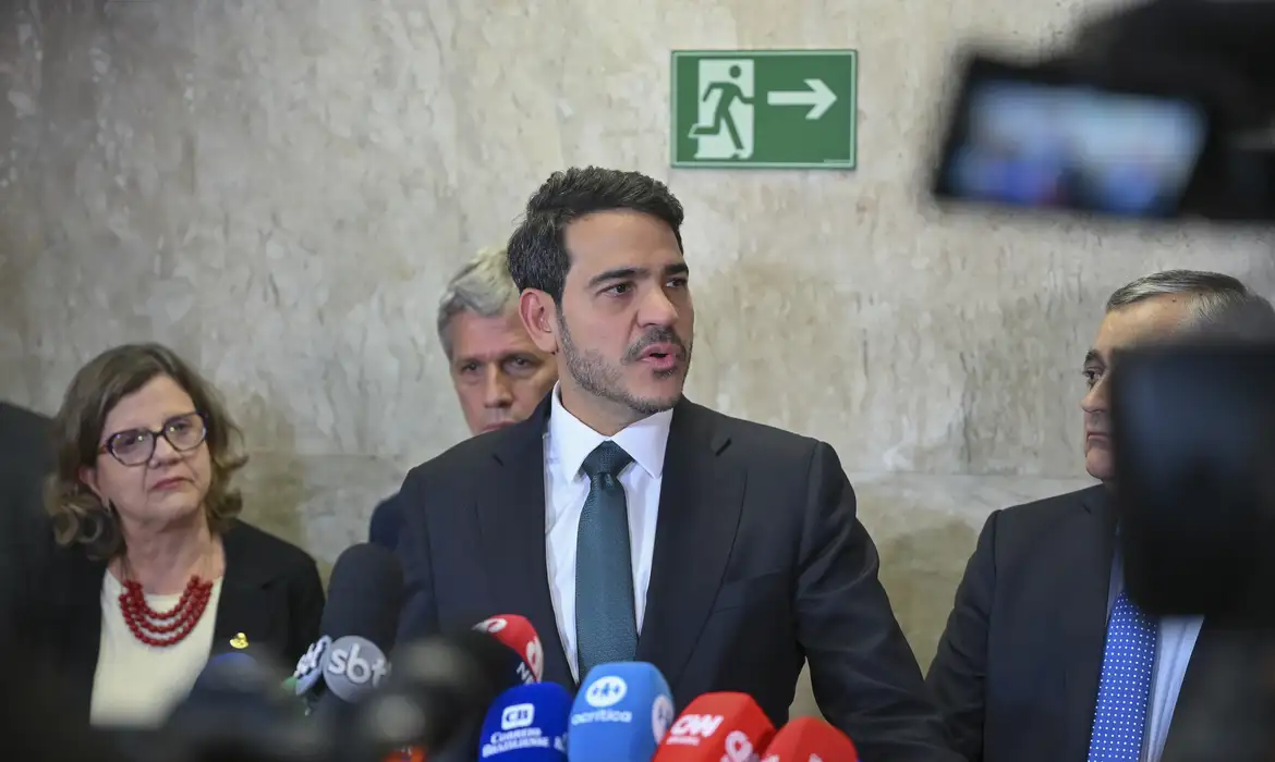 Jorge Messias concede entrevista após Senado Federal rejeitar a sua indicação para a vaga de ministro do Supremo Tribunal Federal (MSF 7/2026). Foram 42 votos contrários e 34 favoráveis.

Foto: Ton Molina/Agência Senado