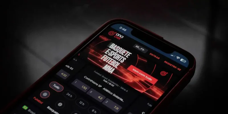 Ilustração de aposta online em celular 
 19/9/2024   REUTERS/Alexandre Meneghini