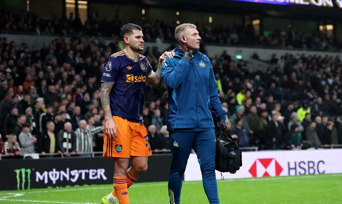 Bruno Guimarães em jogo do Newcastle United contra o Tottenham Hotspur
 10 de fevereiro de 2026     Action Images via Reuters/Paul Childs