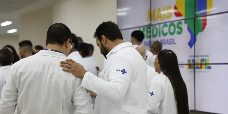 Rio de Janeiro (RJ), 24/04/2025 – Novos médicos do Programa Mais Médicos durante visita no Super Centro Carioca de Saúde, em Benfica. Foto: Fernando Frazão/Agência Brasil