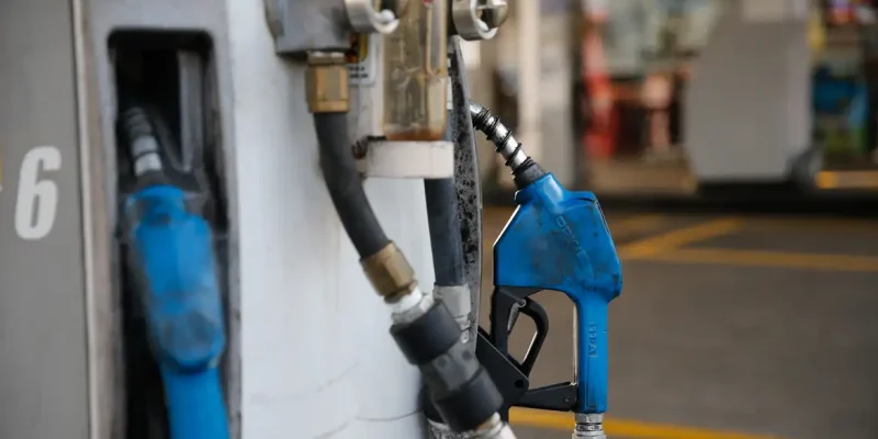 Greve de caminhoneiros causa desabastecimento de combustível em postos de gasolina da cidade de Teresópolis, na região serrana do Rio de Janeiro.