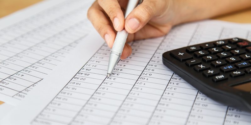 imagem de um papel com numeros indicando adequações orçamentárias