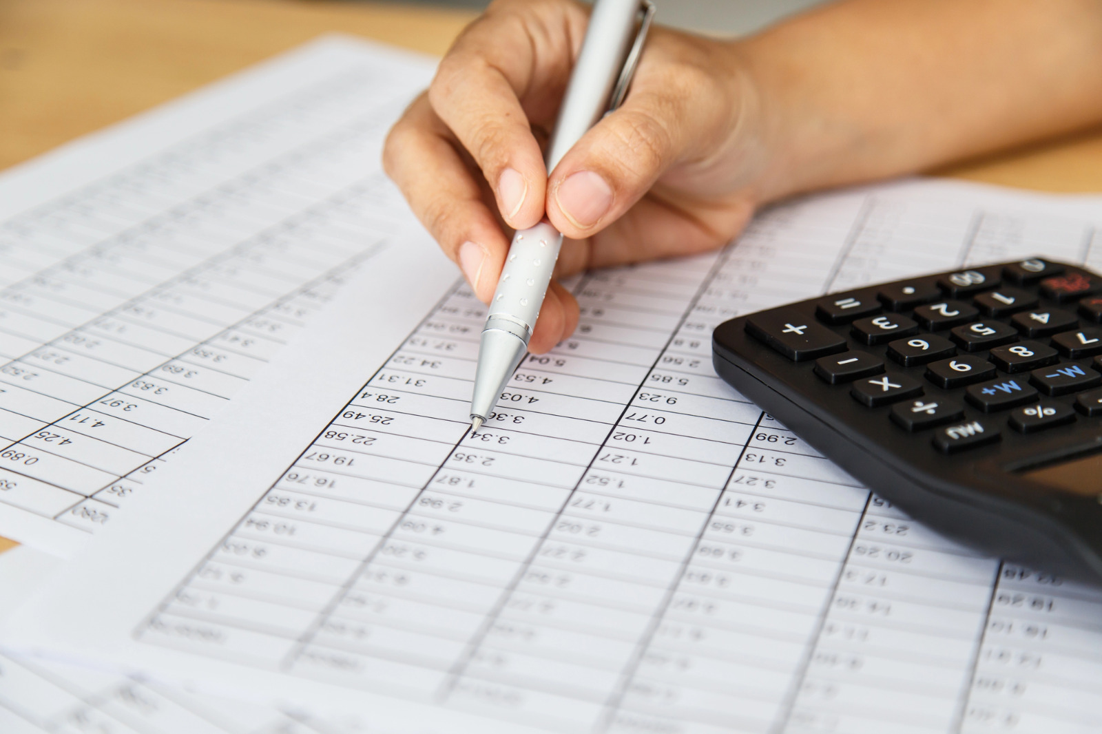 imagem de um papel com numeros indicando adequações orçamentárias