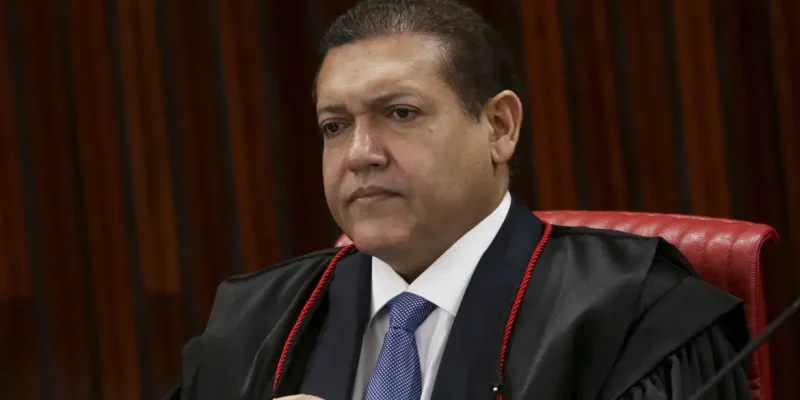 Brasília (DF), 30/06/2023 - O ministro Kássio Nunes Marques durante sessão que retoma o julgamento da ação (Aije nº 0600814-85) que pede a inelegibilidade de Jair Bolsonaro e de Walter Braga Netto, candidatos à Presidência da República nas Eleições 2022. Foto: Marcelo Camargo/Agência Brasil