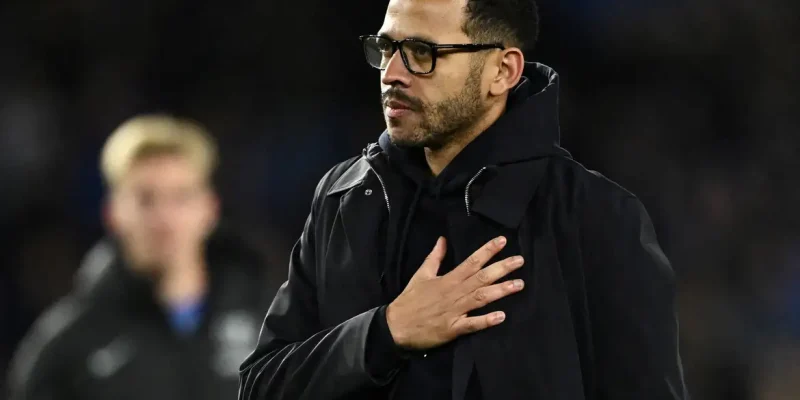 Liam Rosenior após derrota do Chelsea para o Brighton & Hove Albion 
 21 de abril de 2026   REUTERS/Dylan Martinez