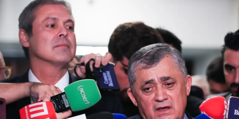 Brasília (DF), 12/06/2025  -  Presidente da Câmara dos Deputados, Hugo Motta, durante reunião com  líderes de partidos. ( Deputado e líder do governo, José Guimarães e o lider do PT na Câmara, Deputado Lindbergh Farias, durante coletiva após reunião de líderes). Foto: Lula Marques/Agência Brasil