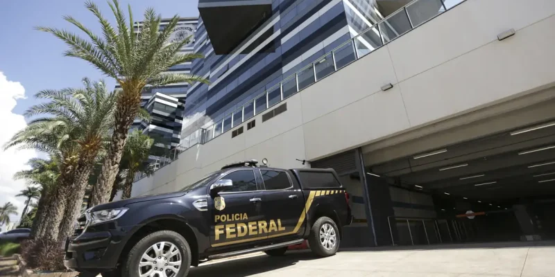 Brasília (DF), 31/08/2023 - Movimentação no prédio sede da Polícia Federal, que ouve Bolsonaro e mais sete envolvidos no caso da venda de joias. Foto: Marcelo Camargo/Agência Brasil