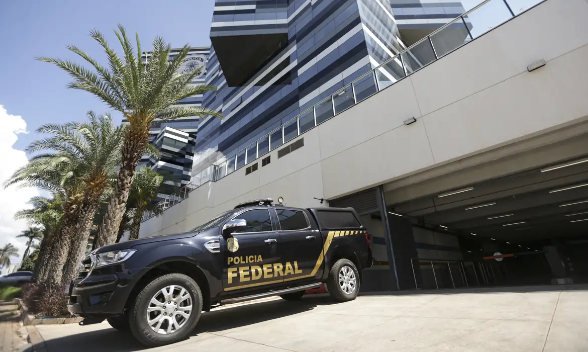 Brasília (DF), 31/08/2023 - Movimentação no prédio sede da Polícia Federal, que ouve Bolsonaro e mais sete envolvidos no caso da venda de joias. Foto: Marcelo Camargo/Agência Brasil