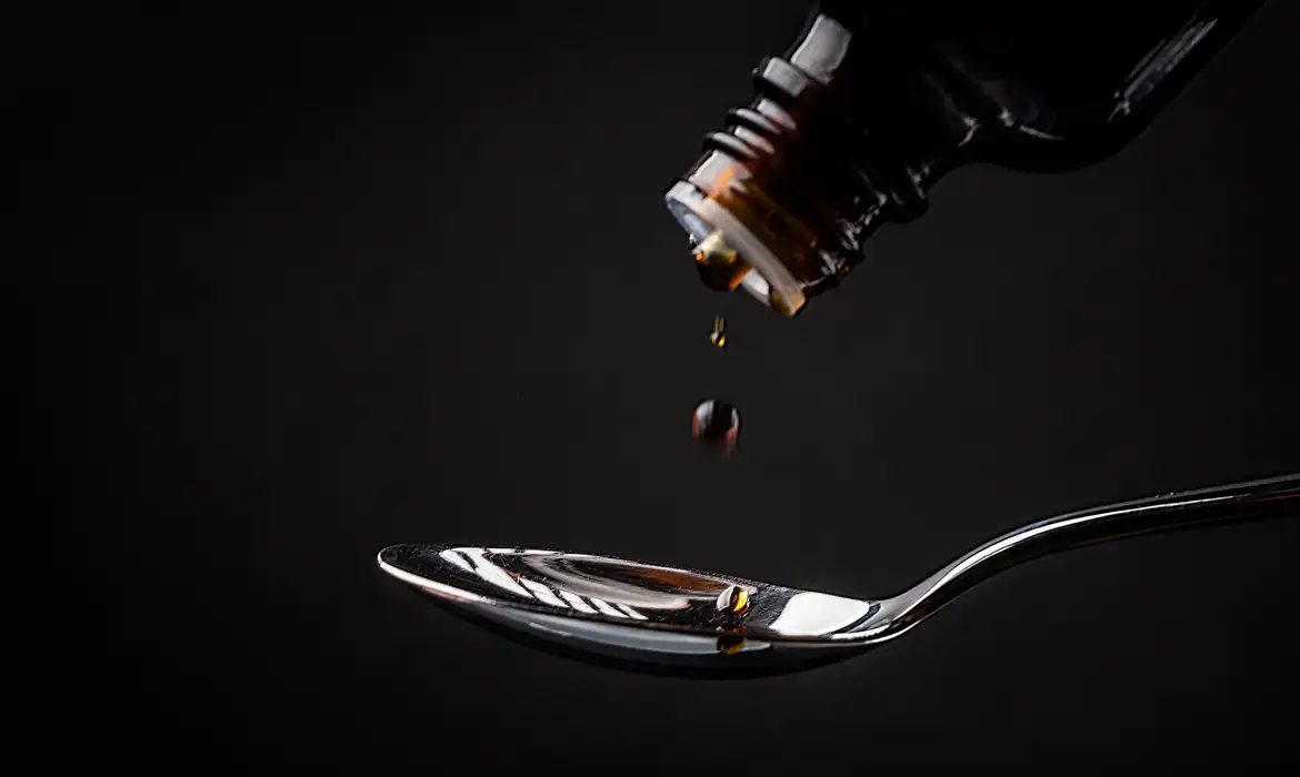 Anvisa suspende venda de xarope por risco de arritmia grave.
Produtos com a substância clobutinol não podem ser comercializados no país. Foto: Original_Frank/ Pixabay