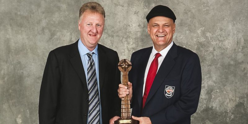 Brasília (DF), 17/04/2026 - Na foto Oscar Schmidt e outra lenda do basquete, Larry Bird (e) Jogador de basquete Oscar Schmidt morre aos 68 anos em São Paulo.
Foto: Oscar Schmidt/Instagram