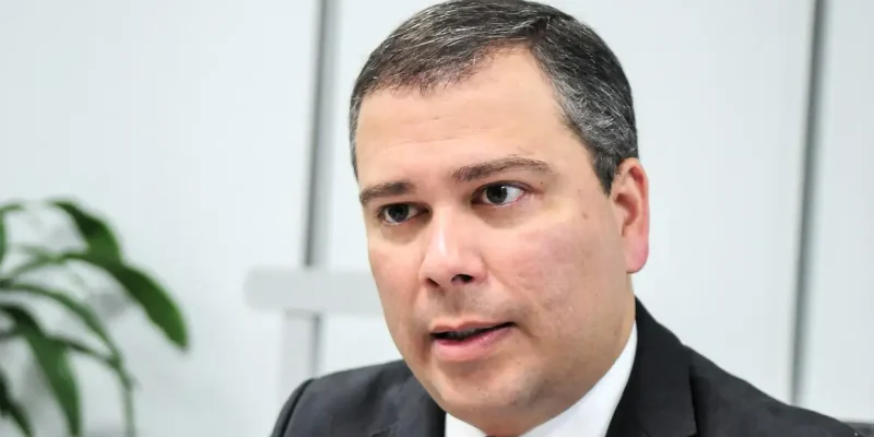 Brasília (DF), 16/04/2026 -  Em entrevista à Agência Brasília, Paulo Henrique Costa, presidente da estatal conta como a instituição se moderniza para ampliar sua atuação no Entorno e no resto do país. 
Fotos: Lúcio Bernardo Jr/Agência Brasília