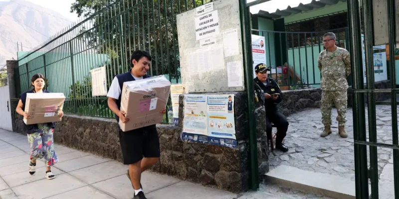 Peruvian electoral workers distribute voting materials to polling stations, as police and military personnel stand guard, ahead of the April 12 general election, in Lima, Peru, April 11, 2026. REUTERS/Manuel Orbegozo