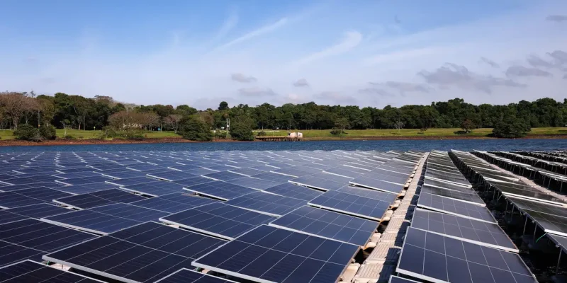 Foz do Iguaçu (PR), 14/04/2026 - Paineis solares da planta de energia fotovoltaica flutuante da usina Itaipu Binacional. Foto: Tânia Rêgo/Agência Brasil