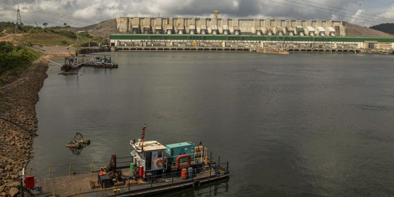 Altamira (PA), 22/12/2025 - - Retrospectiva 2025 - Foto feita em 08/01/2025 - No dia 5 de maio de 2016, foi inaugurada a Usina Hidrelétrica (UHE) Belo Monte. Localizada no Rio Xingu, no Pará, sua capacidade instalada é de 11.233,1 MW, sendo reconhecida como a maior hidrelétrica 100% brasileira.
O empreendimento utiliza, em seu reservatório principal, uma tecnologia preservacionista conhecida como fio d’água, o monitoramento das estruturas, previsto no Plano, é um dos mais bem equipados do país. Dispondo de 1.976 instrumentos, de 12 diferentes tipos, realiza-se uma avaliação periódica ao desempenho das estruturas de concreto dos 28 diques que conformam o Reservatório Intermediário e das barragens de Pimental e Belo Monte.
Foto: Joédson Alves/Agência Brasil