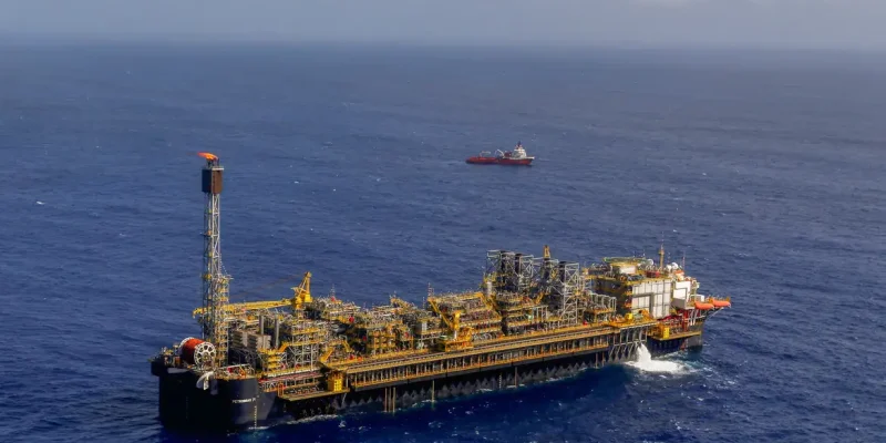 Rio de Janeiro (RJ), 28/09/2023 - Vista aérea do navio-plataforma P-71, instalado no campo de Itapu, no pré-sal da Bacia de Santos, a 200 km da costa do Rio de Janeiro. Foto:Tânia Rêgo/Agência Brasil