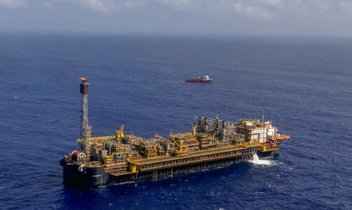 Rio de Janeiro (RJ), 28/09/2023 - Vista aérea do navio-plataforma P-71, instalado no campo de Itapu, no pré-sal da Bacia de Santos, a 200 km da costa do Rio de Janeiro. Foto:Tânia Rêgo/Agência Brasil