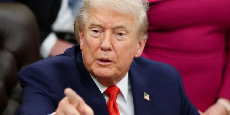 10/01/2026 - Trump diz que Estados Unidos “estão prontos para ajudar o Irã. Foto: REUTERS/Jonathan Ernst