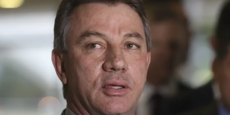 O governador de Roraima, Antônio Denarium, fala à imprensa no Palácio do Planalto.