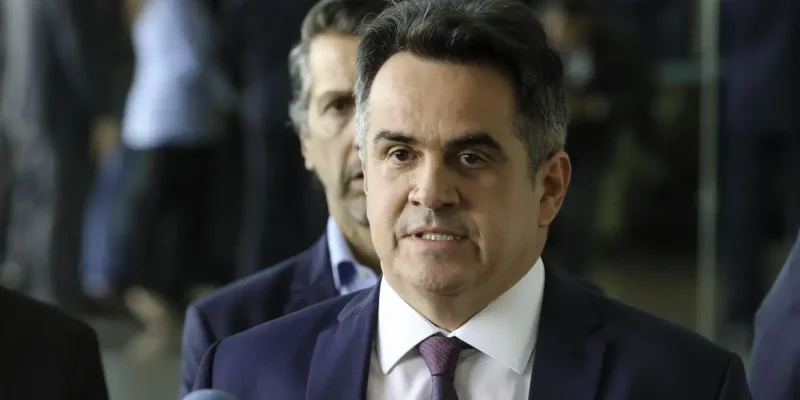 Ministro da Casa Civil, Ciro Nogueira, fala com a imprensa após fala do Presidente Jair Bolsonaro, no Palácio da Alvorada