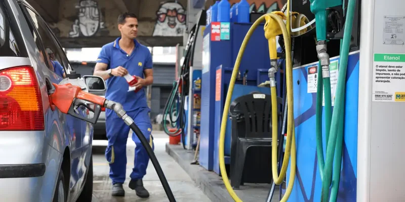 Rio de Janeiro (RJ), 20/03/2026 - Posto de gasolina Ipiranga no Castelo. Foto: Rovena Rosa/Agência Brasil