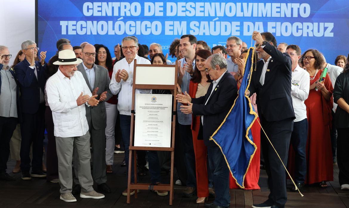 Rio de Janeiro (RJ), 22/05/2026 - O presidente da República, Luiz Inácio Lula da Silva, participa da inauguração das novas instalações do Centro de Desenvolvimento Tecnológico em Saúde (CDTS/Fiocruz), o lançamento do Centro de Desenvolvimento e Produção de Terapias CAR-T e a entrega de 42 veículos do programa Agora Tem Especialistas-Caminhos da Saúde e do SAMU para o estado. Foto: Rovena Rosa/Agência Brasil