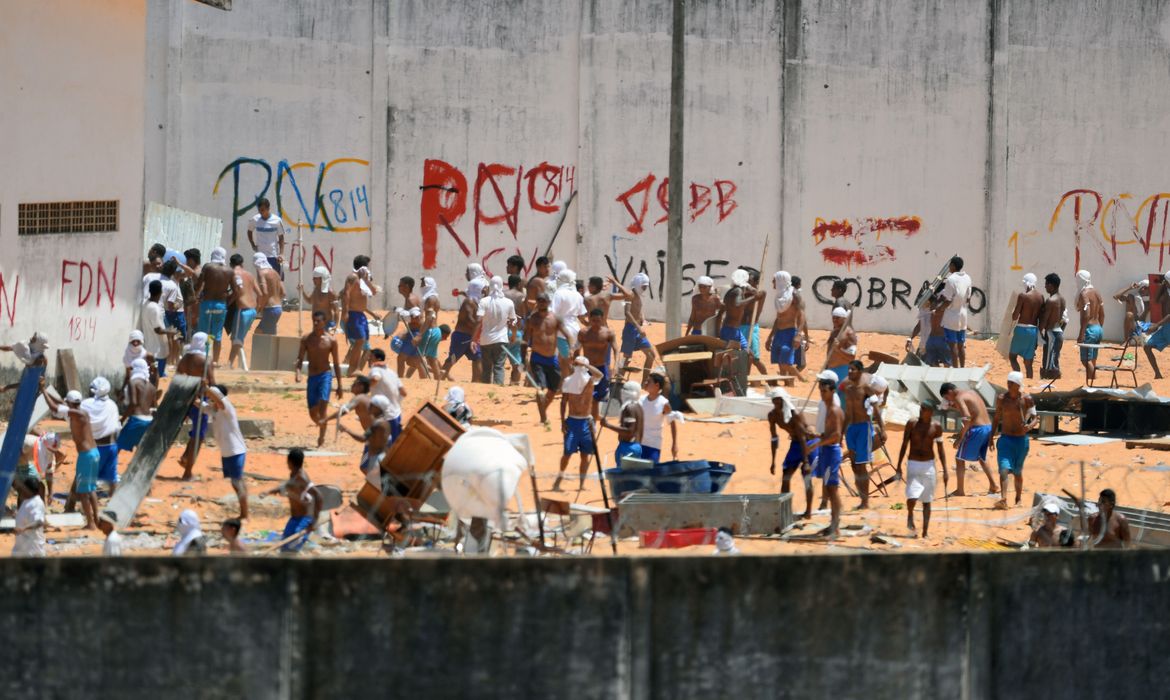 Natal - Policiais do Batalhão de Choque invadem a Penitenciária Estadual de Alcaçuz, no Rio Grande do Norte (Andressa Anholete/AFP/Direitos Reservados )
