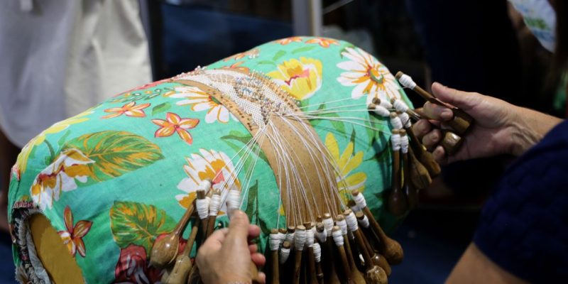 Salão do Artesanato chega a sua 14ª edição com o tema Raízes Brasileiras no Shopping Pátio Brasil, na área central de Brasília.