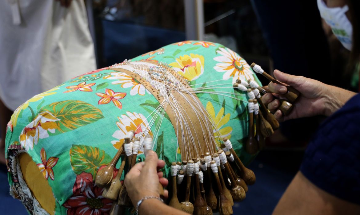 Salão do Artesanato chega a sua 14ª edição com o tema Raízes Brasileiras no Shopping Pátio Brasil, na área central de Brasília.