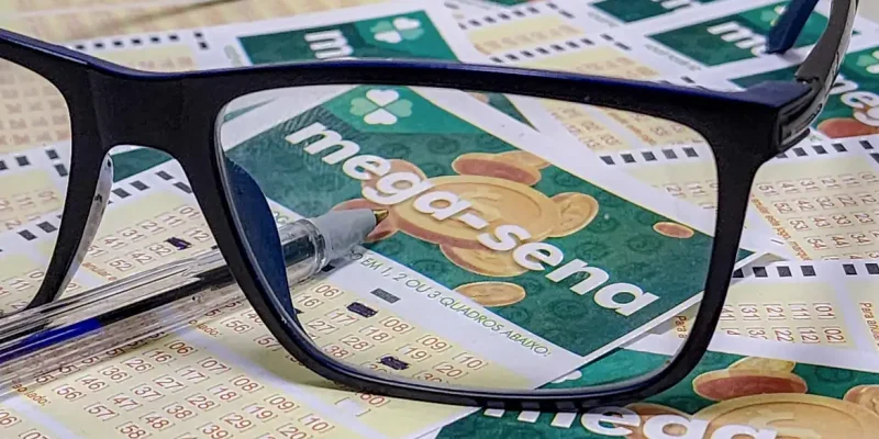 22/06/2023 - Brasília - Mega-Sena, concurso da  Mega-Sena, jogos da  Mega-Sena, loteria da  Mega-Sena. - Volantes da Mega Sena sendo preenchidos para apostas em casas lotéricas da Caixa. Foto: Rafa Neddermeyer/Agência Brasil