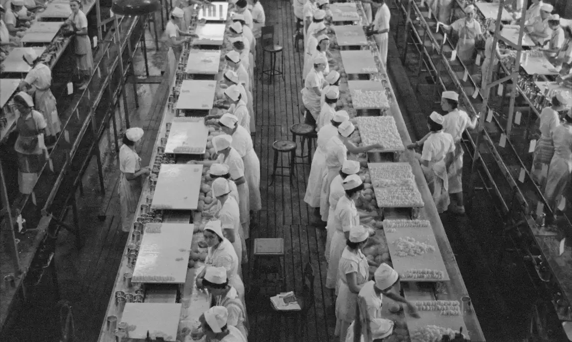 7418083 At work in the grapefruit canning plant at Winter Haven, Florida, 1937 (b/w photo) by Rothstein, Arthur (1915-85); Private Collection; (add.info.: A food processing tax that supported Agricultural Adjustment Act payments to farmers, was declared unconstitutional by the Supreme Court in the case United States v. Butler, 1936.).  No Use Germany. No Use Italy.