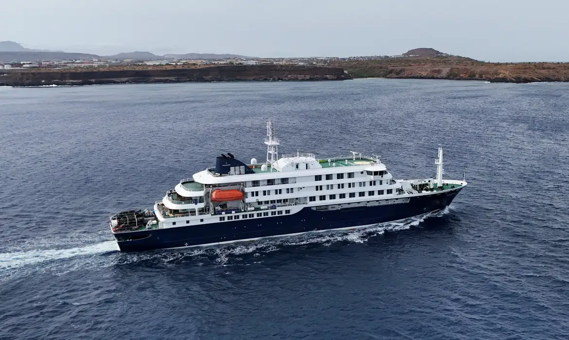 Visão de drone do navio de cruzeiro MV Hondius
 6 de maio de 2026    REUTERS/Stringer