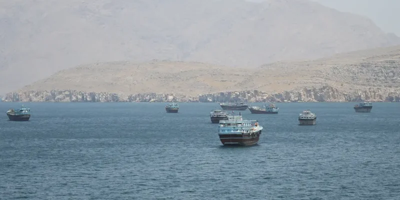 Embarcações no Estreito de Hormuz, Musandam, Omã
8 de maio de 2026
REUTERS/Stringer/ PROIBIDA REPRODUÇÃO.