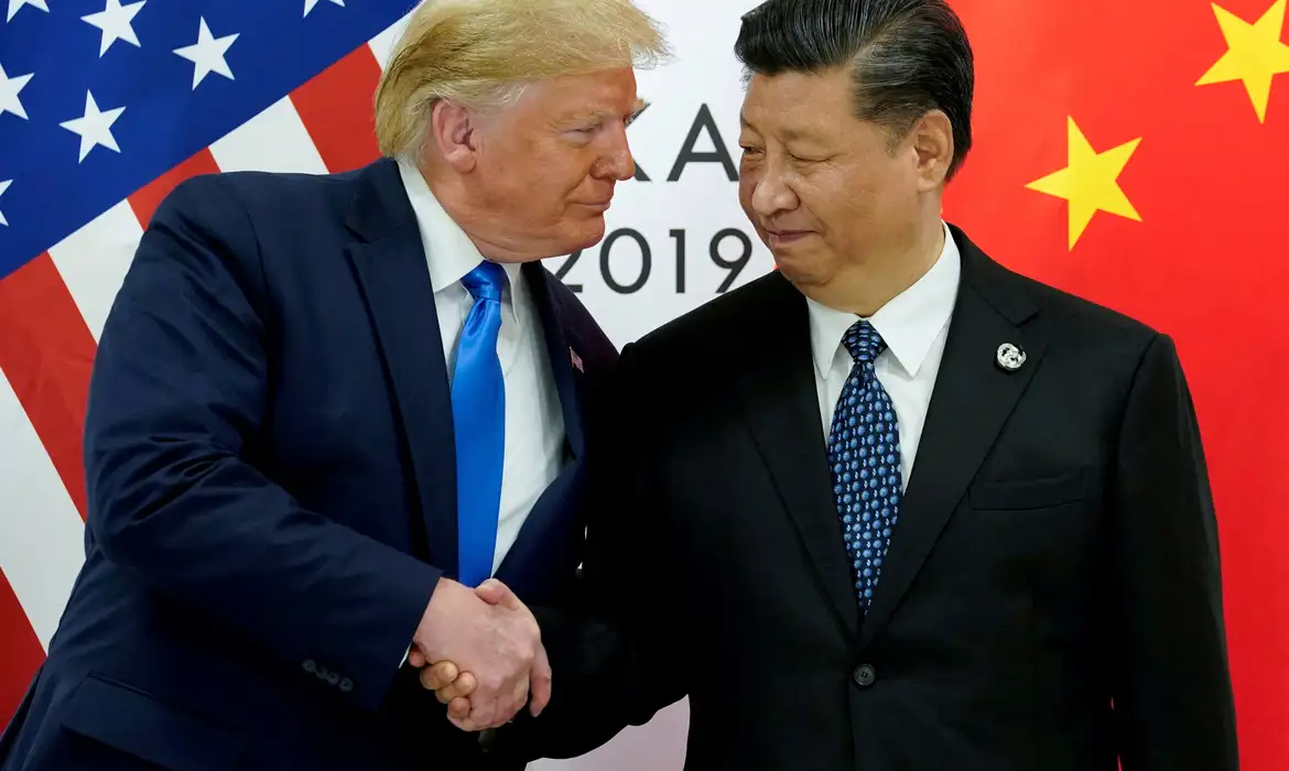 FILE PHOTO: FILE PHOTO: U.S. President Donald Trump meets with China's President Xi Jinping at the start of their bilateral meeting at the G20 leaders summit in Osaka, Japan, June 29, 2019. REUTERS/Kevin Lamarque/File Photo/File Photo