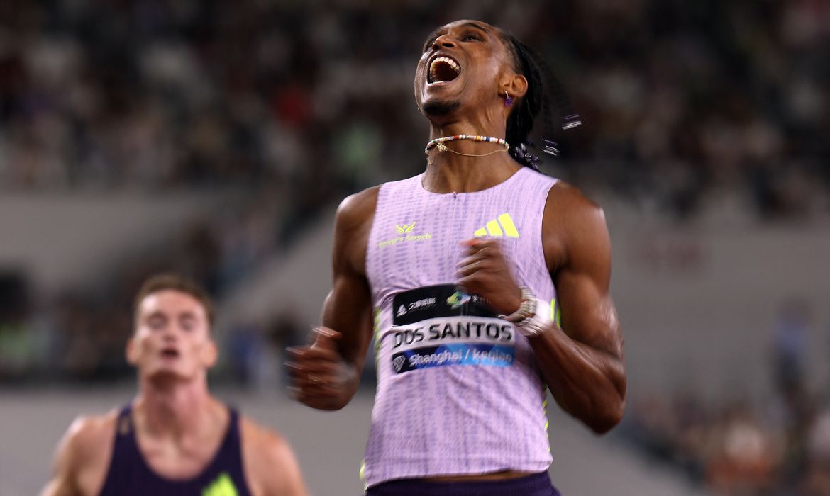 Athletics - Diamond League - Shanghai/Keqiao - China Textile City Sports Center, Shaoxing, China - May 16, 2026 Brazil's Alison dos Santos celebrates after winning the Men's 300m Hurdles to become the new world leader REUTERS/Go Nakamura