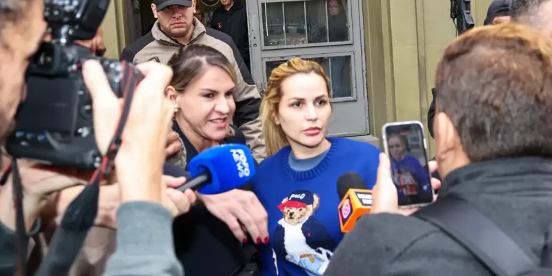 May 21, 2026, Sao Paulo, Sao Paulo, Brasil: Sao Paulo (SP), 05/21/2026 â€“ Police / Operation / Deolane Bezerra â€“ Influencer and lawyer Deolane Bezerra leaves the DHPP (Department of Homicides and Protection of Persons), in the central region of Sao Paulo, to the IML to undergo an examination, after being arrested during an operation investigating a money laundering scheme linked to the PCC, the court ordered the blocking of R$ 27 million in the influencer's assets this Thursday (21).(Foto: Leco Viana/Thenews2/Zumapress) (Credit Image: © Leco Viana/TheNEWS2 via ZUMA Press Wire)