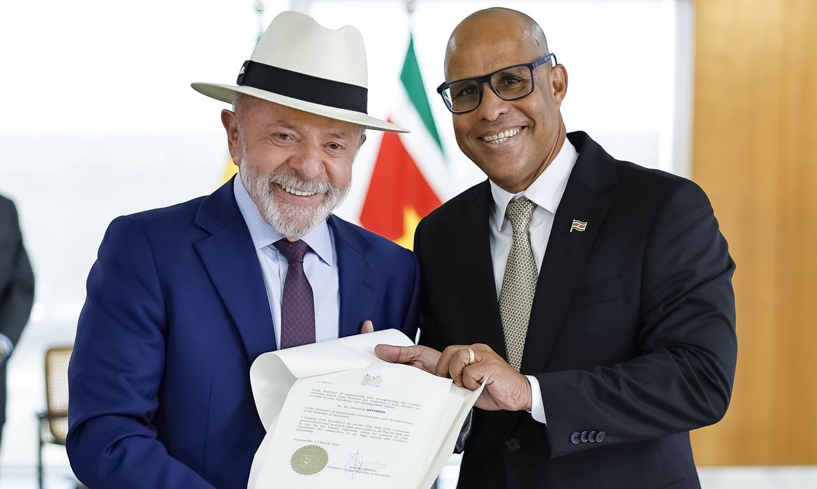 06.05.2026 - Presidente da República, Luiz Inácio Lula da Silva, durante apresentação de cartas credenciais do Embaixador da República do Suriname, Ike Desmond Antonius, no Palácio do Planalto. Brasília - DF.

Foto: Ricardo Stuckert / PR