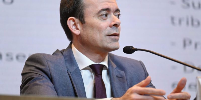 Brasília (DF), 13/05/2026 - Rogério Ceron, secretário-executivo do Ministério da Fazenda, fala durante coletiva para anunciar novas ações de enfrentamento aos efeitos da guerra sobre o setor de combustíveis no Brasil. Foto: Ricardo Botelho/MME