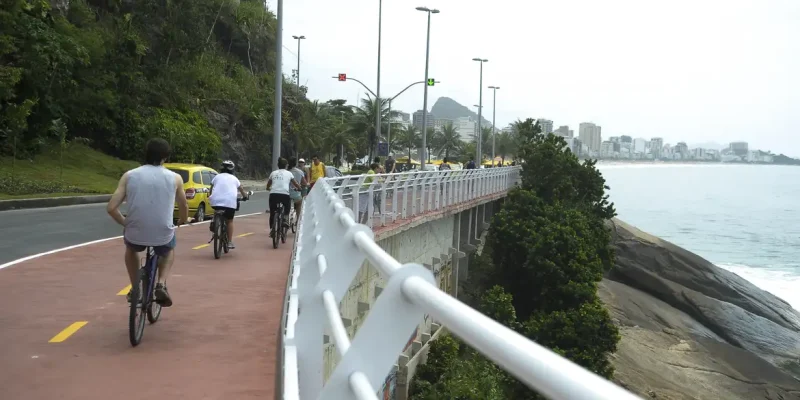 Rio de Janeiro -  Ciclistas, cariocas e turistas desfrutam da nova Ciclovia Tim Maia no dia de sua inauguração, a via conta com 3,9 km e liga o Leblon a São Conrado (Tomaz Silva/Agência Brasil)