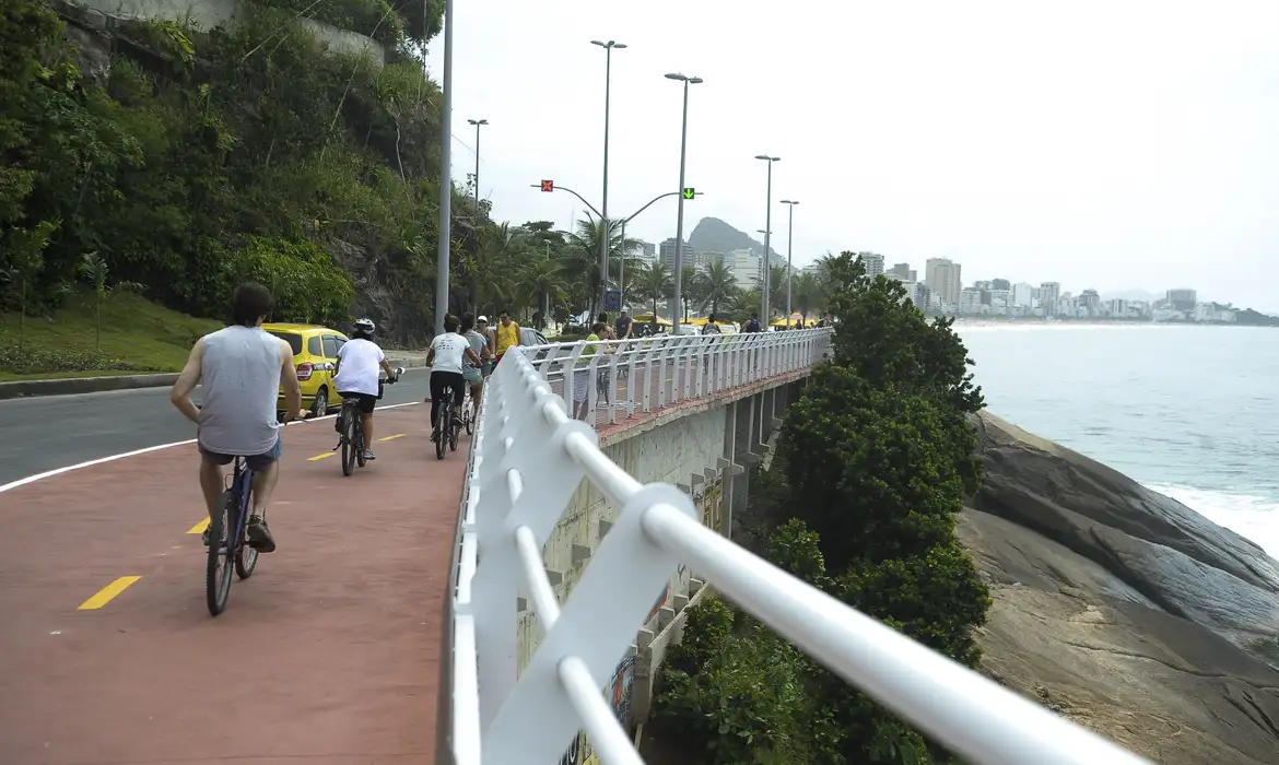 Rio de Janeiro -  Ciclistas, cariocas e turistas desfrutam da nova Ciclovia Tim Maia no dia de sua inauguração, a via conta com 3,9 km e liga o Leblon a São Conrado (Tomaz Silva/Agência Brasil)