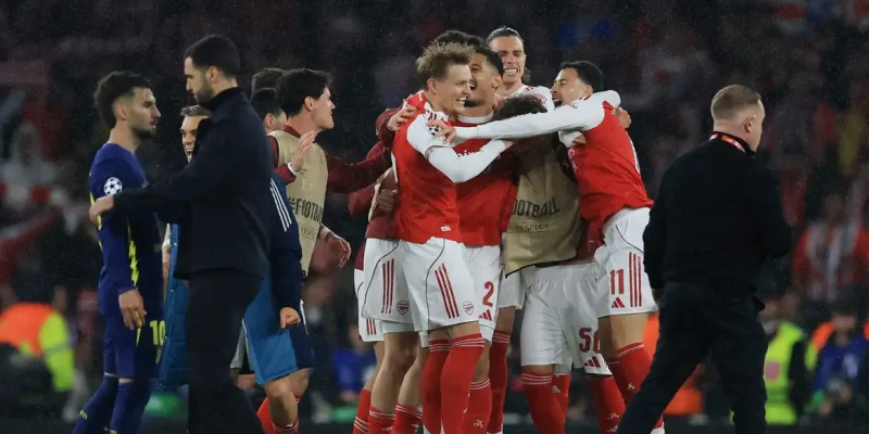Jogadores do Arsenal comemoram vitória sobre o Atlético de Madri
5 de maio de 2026
Action Images via Reuters/Paul Childs