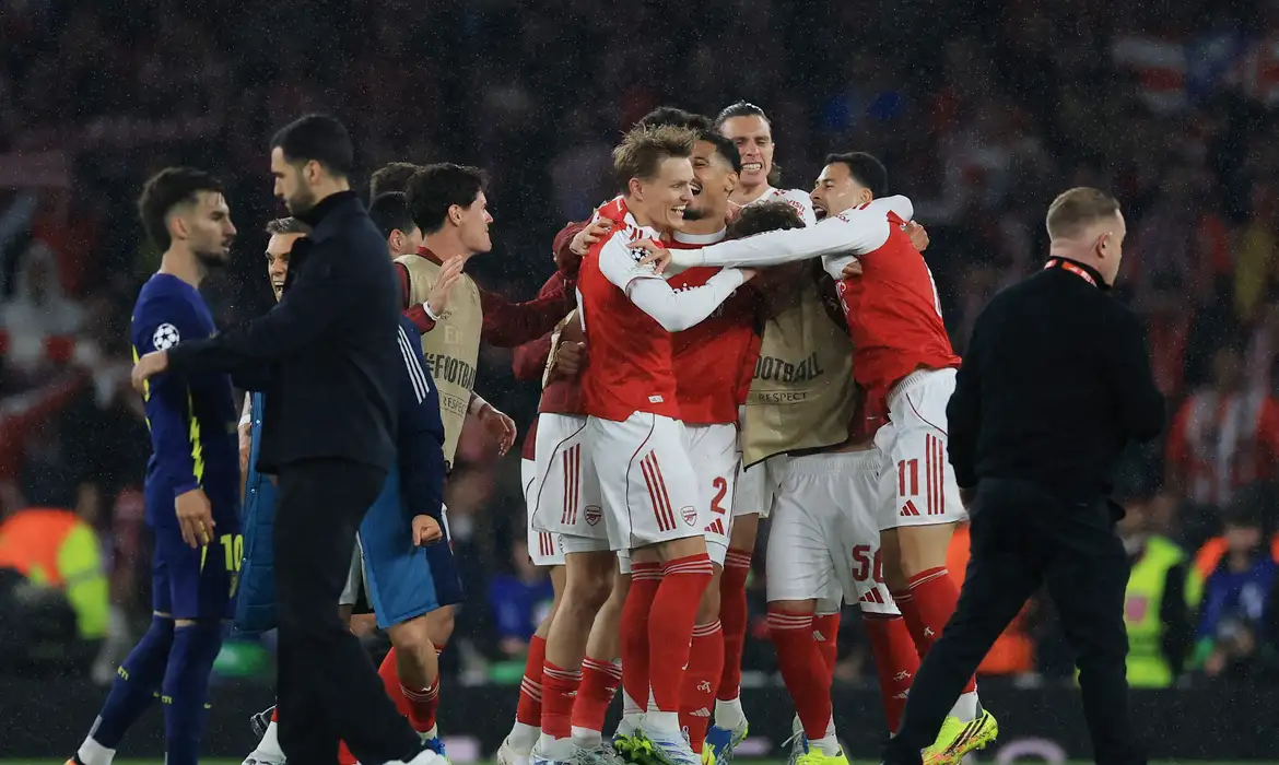 Jogadores do Arsenal comemoram vitória sobre o Atlético de Madri
5 de maio de 2026
Action Images via Reuters/Paul Childs