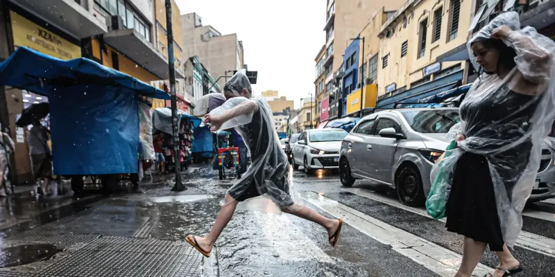 São Paulo (SP), 18/02/2025 - Calor de 35ºC e chuva forte a tarde no centro de São Paulo. Foto: Paulo Pinto/Agência Brasil