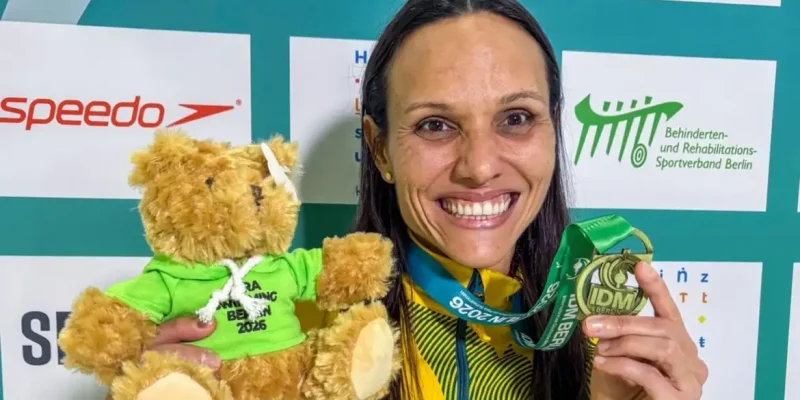 Carol Santiago - quatro ouros no Campeonato INternacional de natação de Berlim 2026
