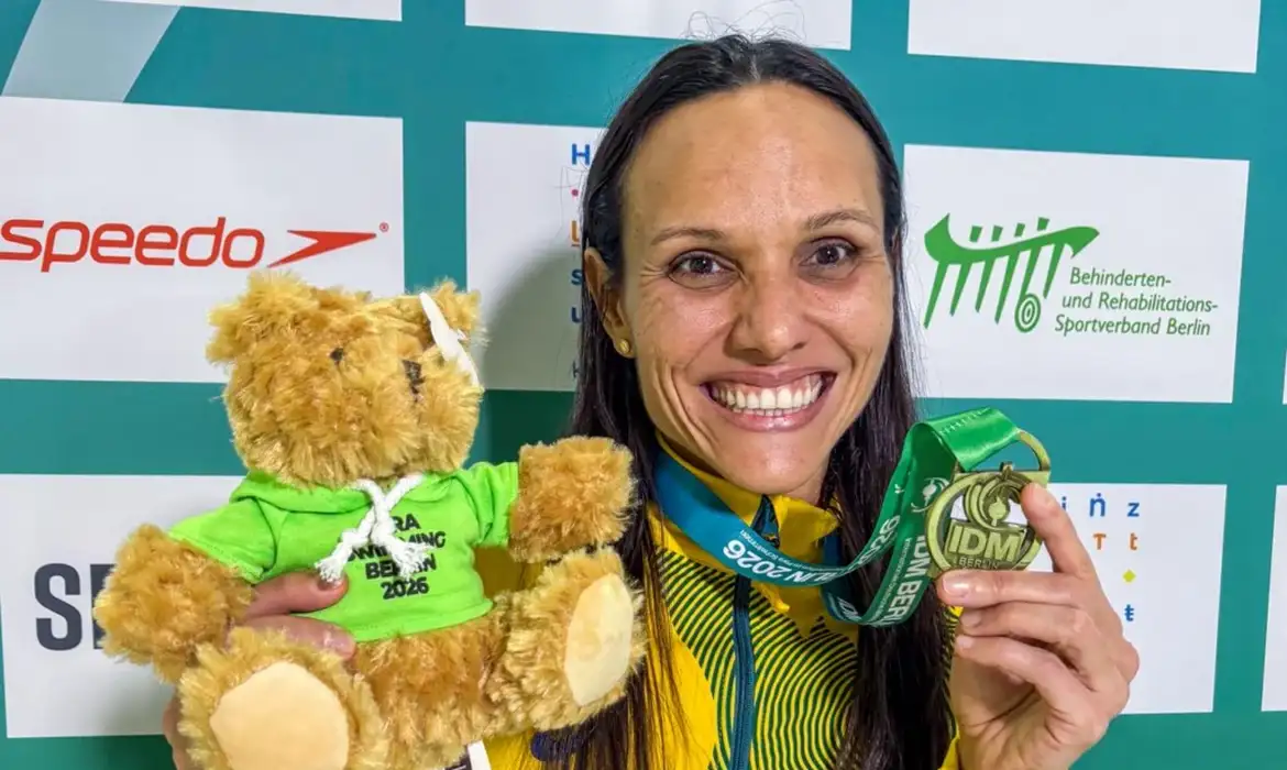 Carol Santiago - quatro ouros no Campeonato INternacional de natação de Berlim 2026