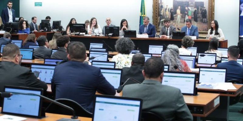 CCJ da Câmara analisa PEC da redução da maioridade penal