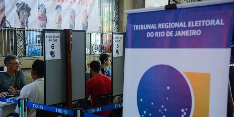 Rio de Janeiro (RJ), 27/02/2024 – Tribunal Regional Eleitoral do Rio de Janeiro (TRE-RJ) coleta dados biométricos de eleitores na Central do Brasil, no centro da capital fluminense. Foto: Tomaz Silva/Agência Brasil