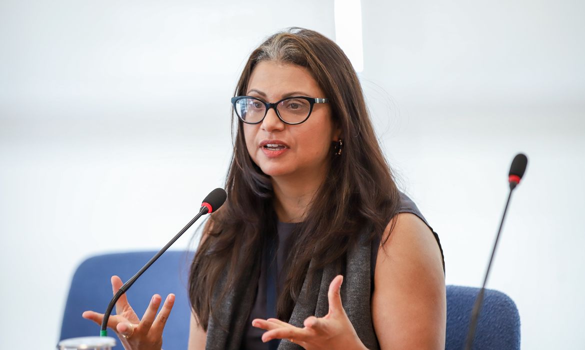 Brasília (DF), 20/12/2023, A coordenadora de Pesquisas por Amostra de Domicílios do IBGE, Adriana Beringuy,  durante entrevista coletiva para divulgar a Pesquisa Nacional por Amostra de Domicílios Contínua (PNAD Contínua) - Trabalho de Crianças e Adolescentes de 5 a 17 anos de idade - 2022 .  Foto: Antônio Cruz/Agência Brasil